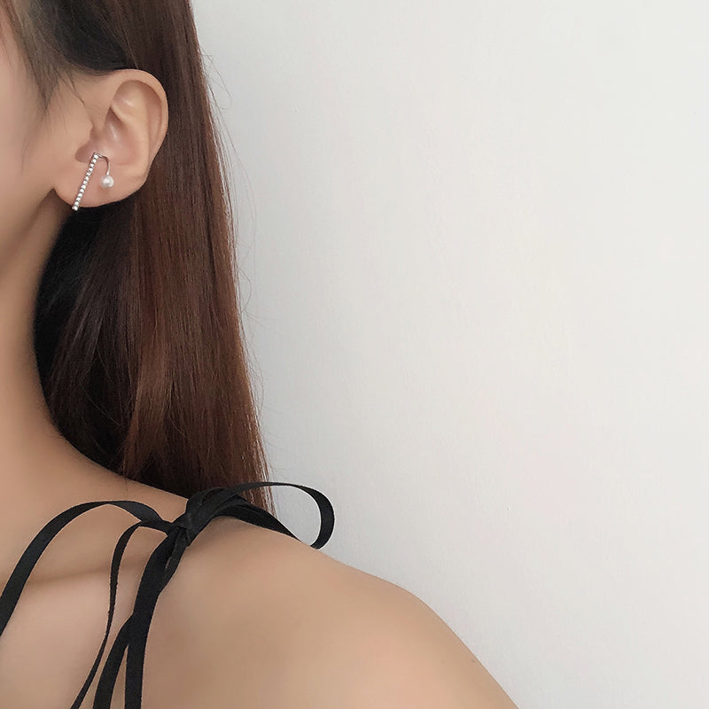 Eden Pearl Bar Ear Studs